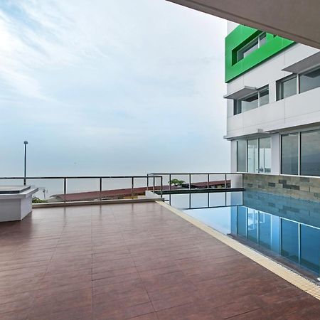 Whiz Prime Hotel Megamas Manado Exterior photo