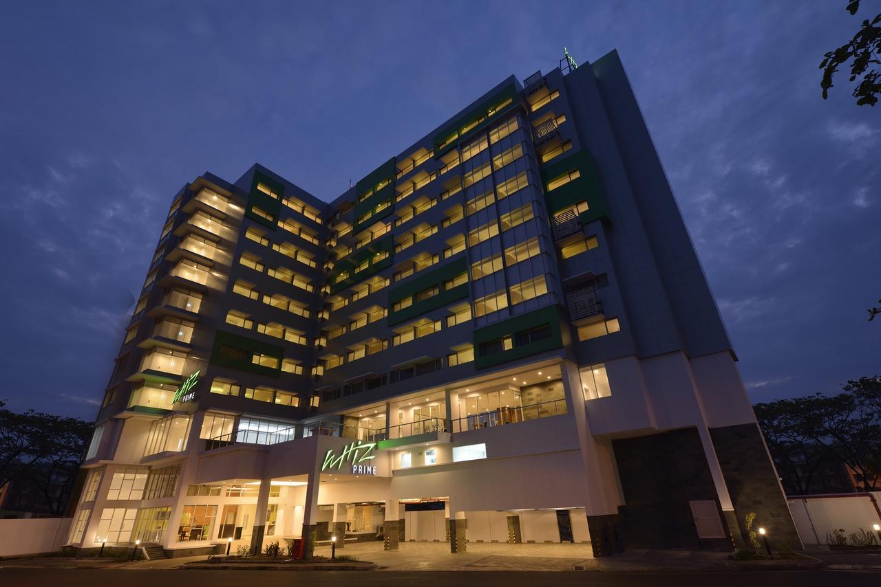 Whiz Prime Hotel Megamas Manado Exterior photo