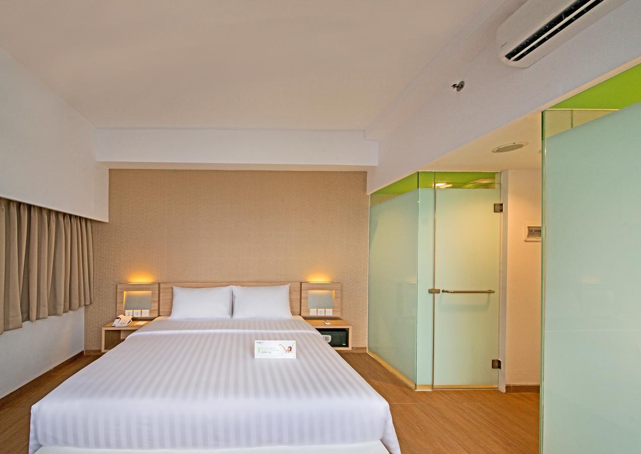 Whiz Prime Hotel Megamas Manado Exterior photo
