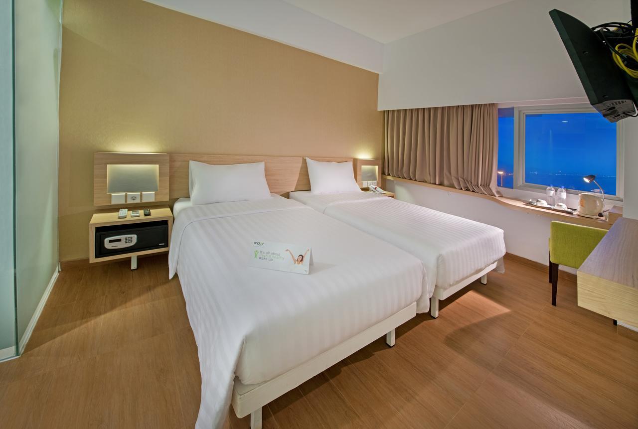 Whiz Prime Hotel Megamas Manado Exterior photo