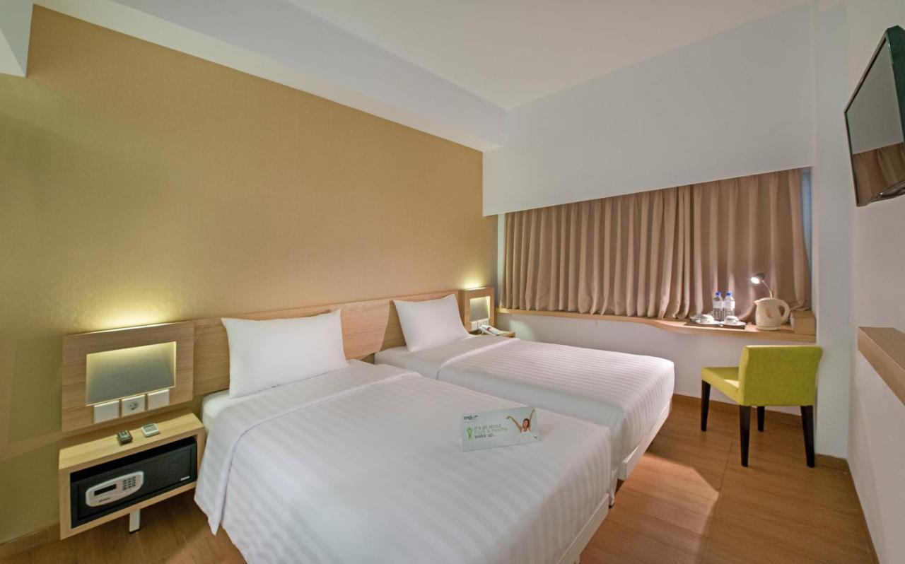 Whiz Prime Hotel Megamas Manado Exterior photo