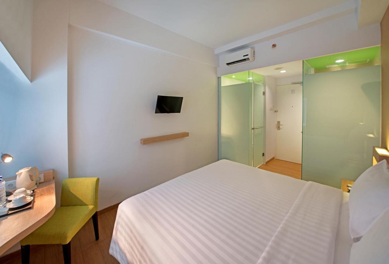 Whiz Prime Hotel Megamas Manado Exterior photo